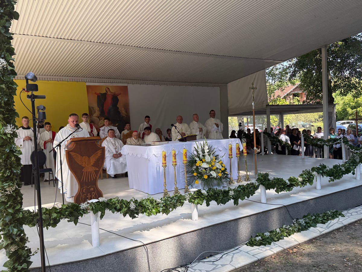 Proslavili smo Veliku Gospu, uznesenje naše Majke Marije u Nebo.